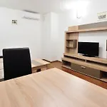 古桥公寓 * 莫斯塔尔
