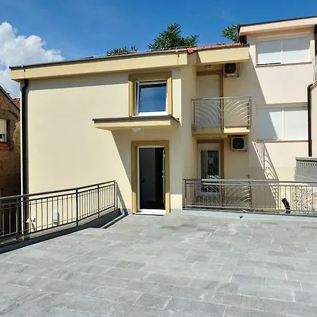 Old Bridge Apartment